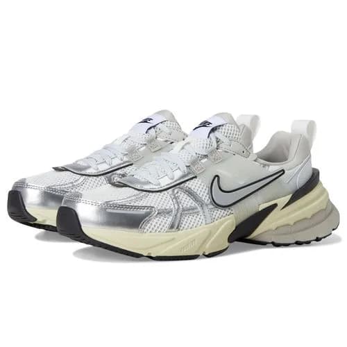 Nike V2K Run Summit para mujer, color blanco/plateado metálico — imagen 1